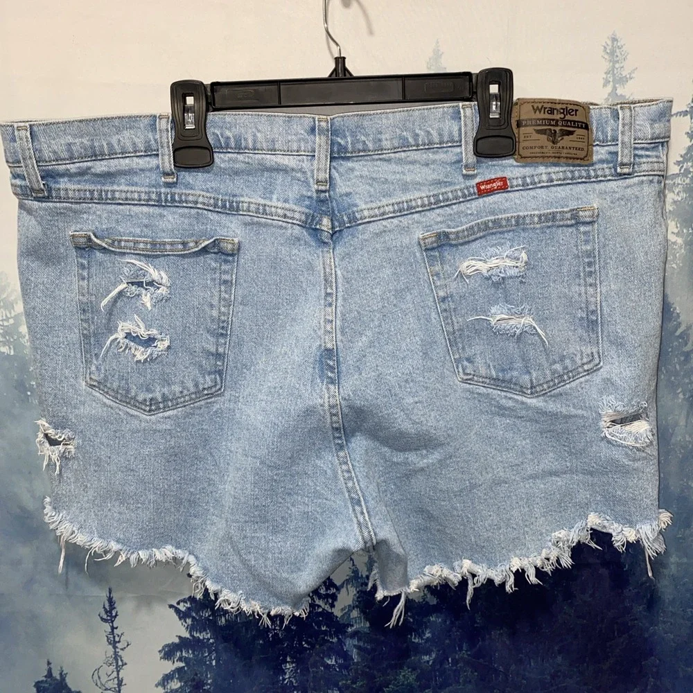 Wrangler Cutoff Shorts Light Blue Denim  SZ 46  High waisted Distressed